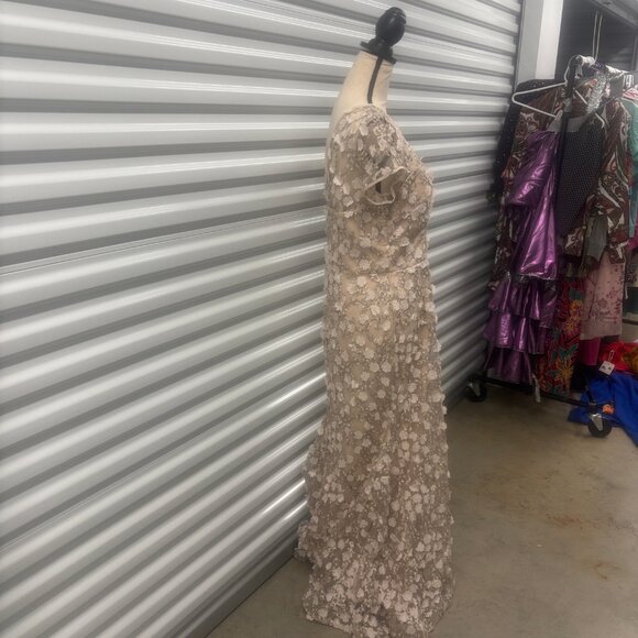 ✨ Xscape 14P Petite Nude 3D Floral Appliqué Evening Gown ✨ - Picture 5 of 8
